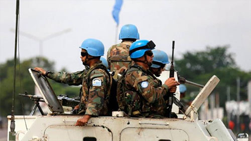 una patrulla de los Cascos Azules EEUU recorta la financiación para las operaciones de paz de la ONU